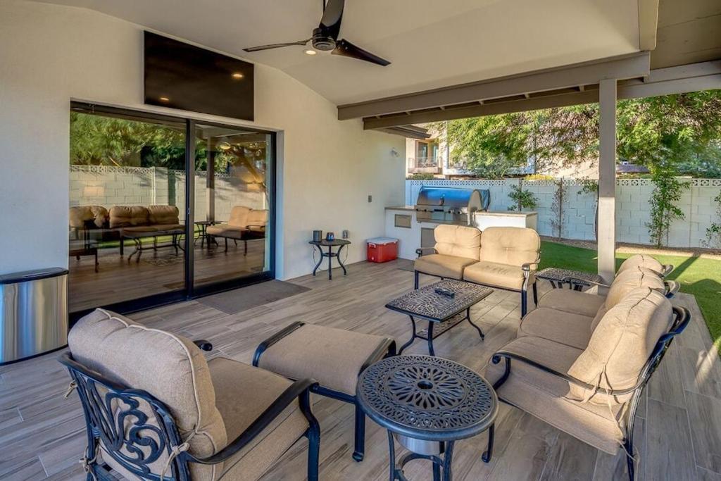 Private Pool & ** Steps To Old Town ** Sanatized * Scottsdale